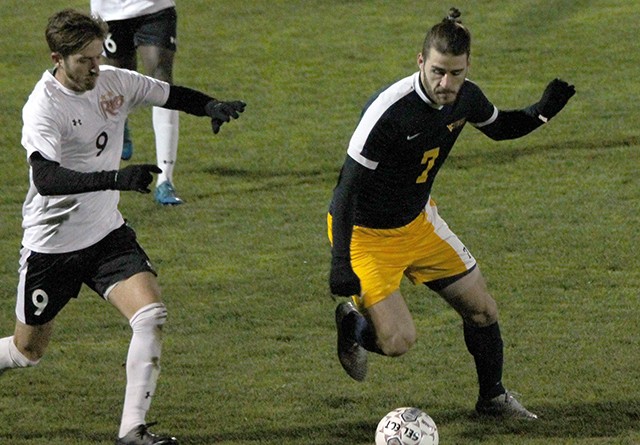 RedStorm rallies, bounces Bears in title tilt
