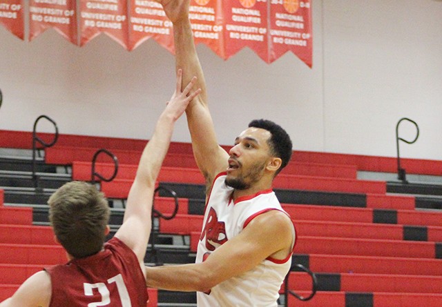 Eagles hold off RedStorm men