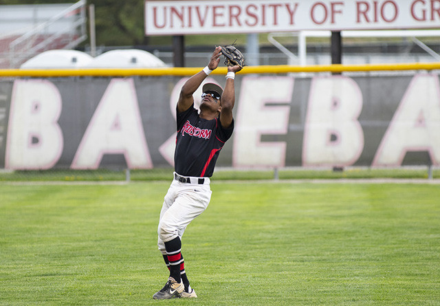 Rio, Golden Bears divide pair